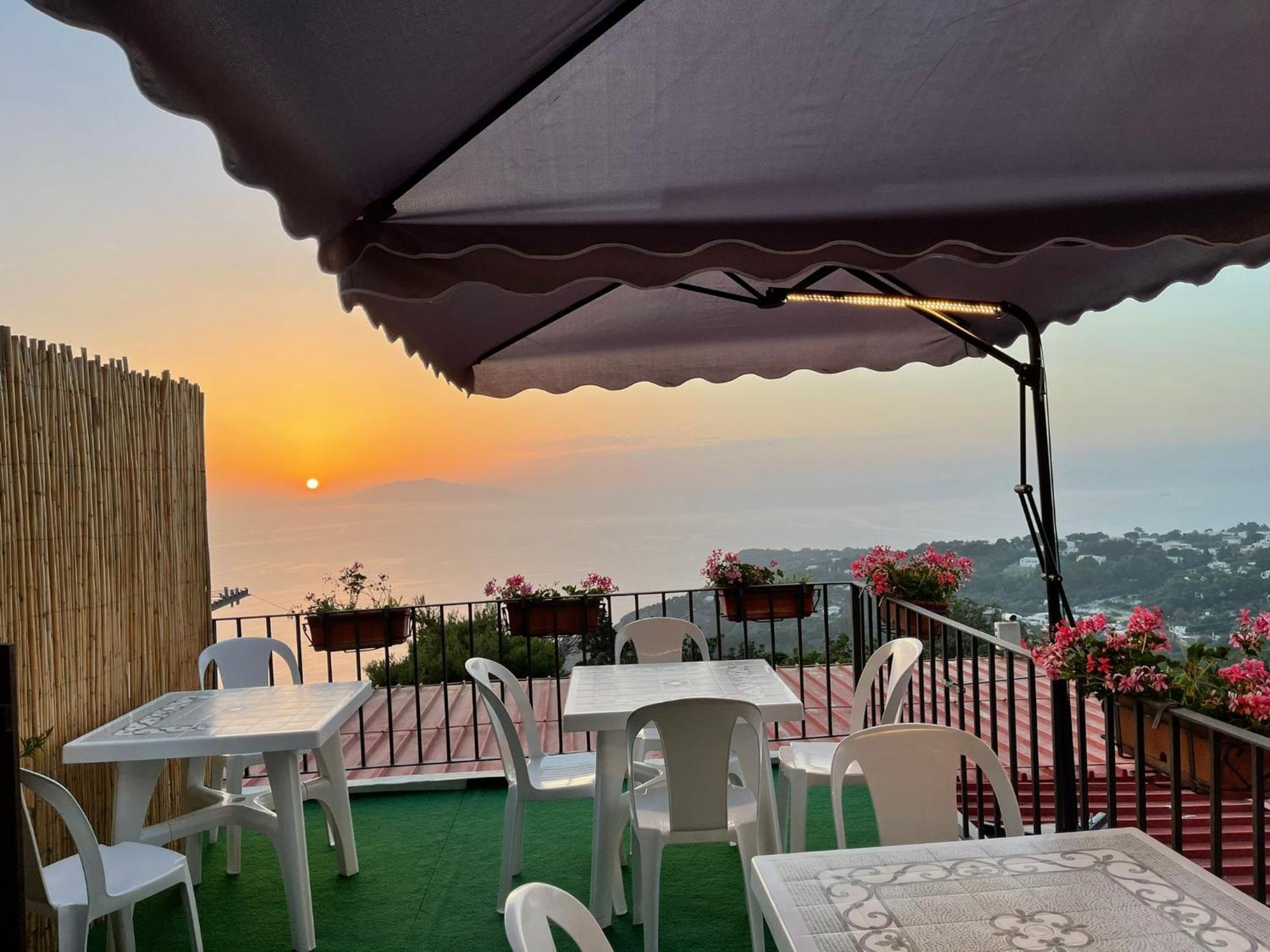 Le Ginestre Di Capri Bb & Holiday House อนากาปรี ภายนอก รูปภาพ