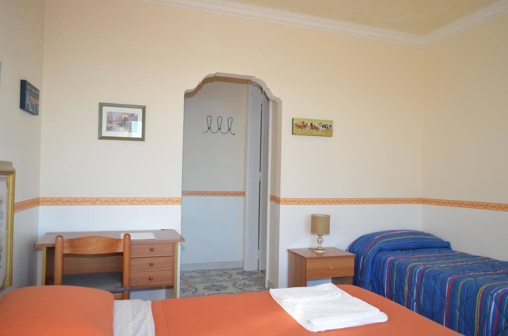 Le Ginestre Di Capri Bb & Holiday House อนากาปรี ภายนอก รูปภาพ