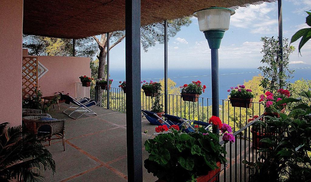 Le Ginestre Di Capri Bb & Holiday House อนากาปรี ภายนอก รูปภาพ