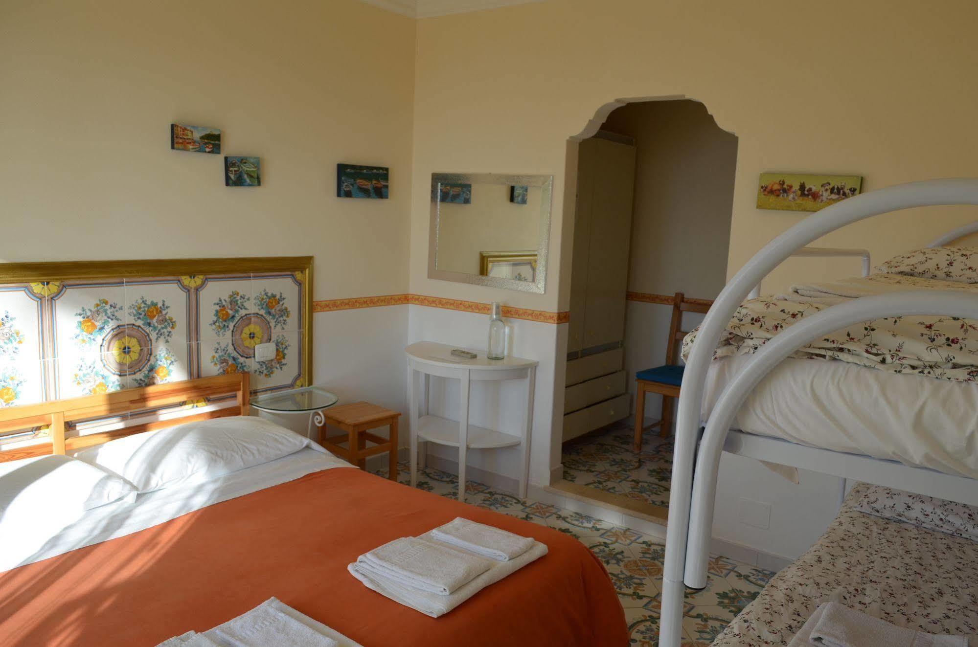 Le Ginestre Di Capri Bb & Holiday House อนากาปรี ภายนอก รูปภาพ