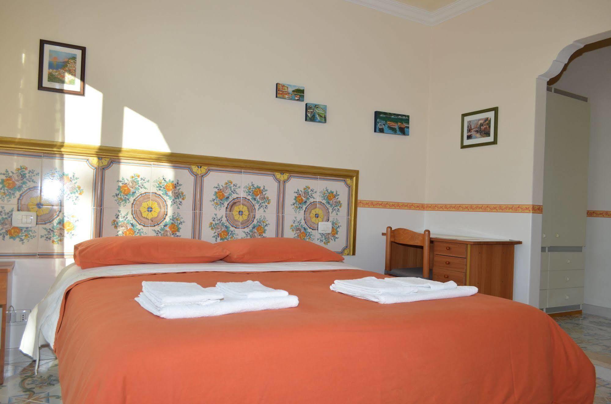 Le Ginestre Di Capri Bb & Holiday House อนากาปรี ภายนอก รูปภาพ