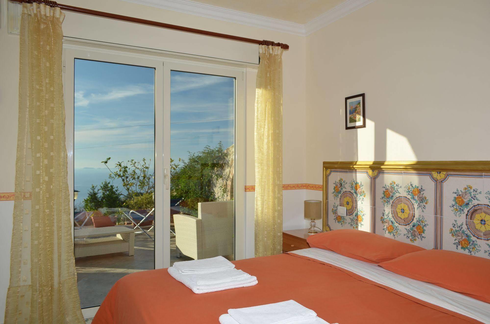 Le Ginestre Di Capri Bb & Holiday House อนากาปรี ภายนอก รูปภาพ