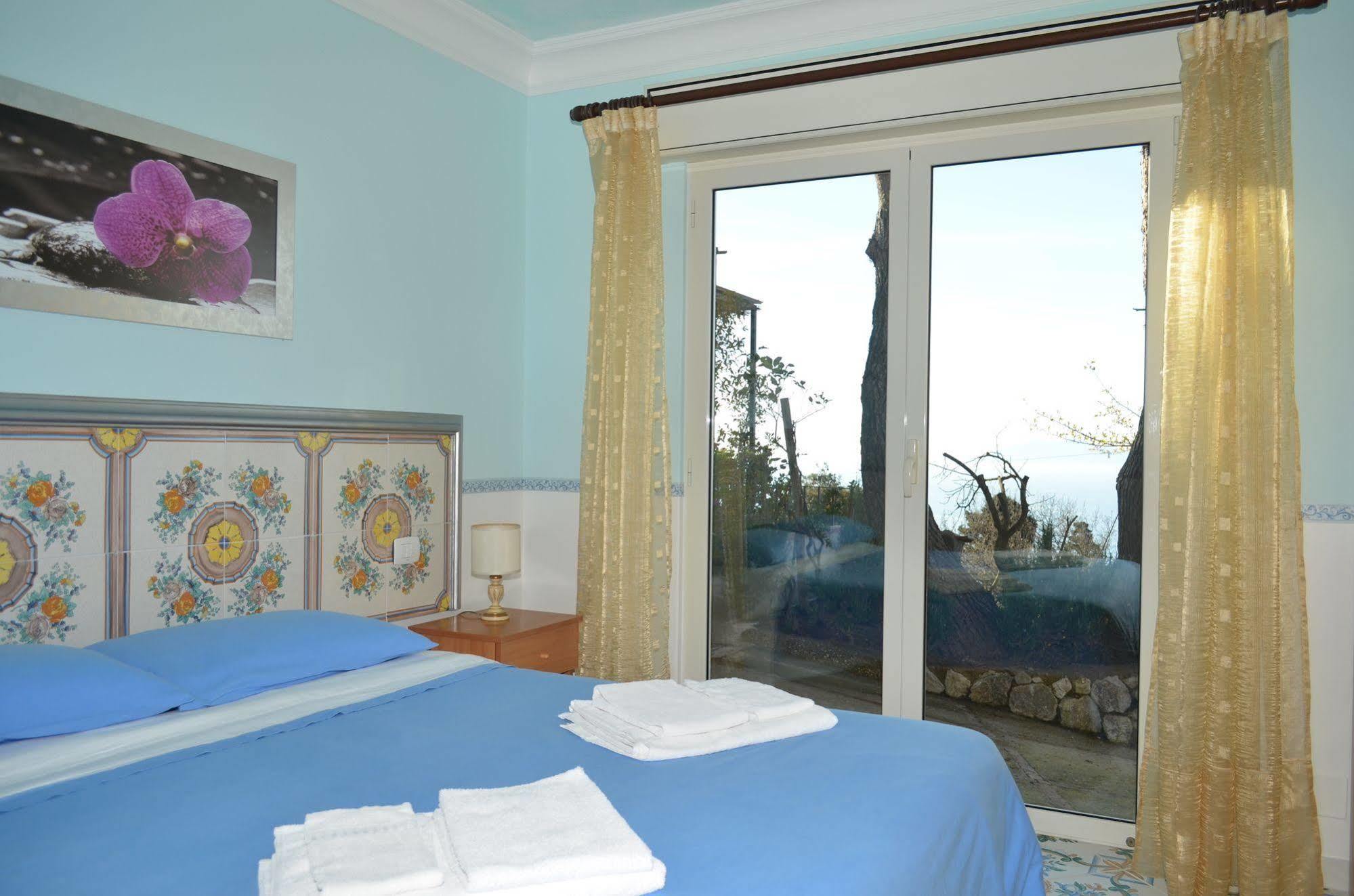 Le Ginestre Di Capri Bb & Holiday House อนากาปรี ภายนอก รูปภาพ