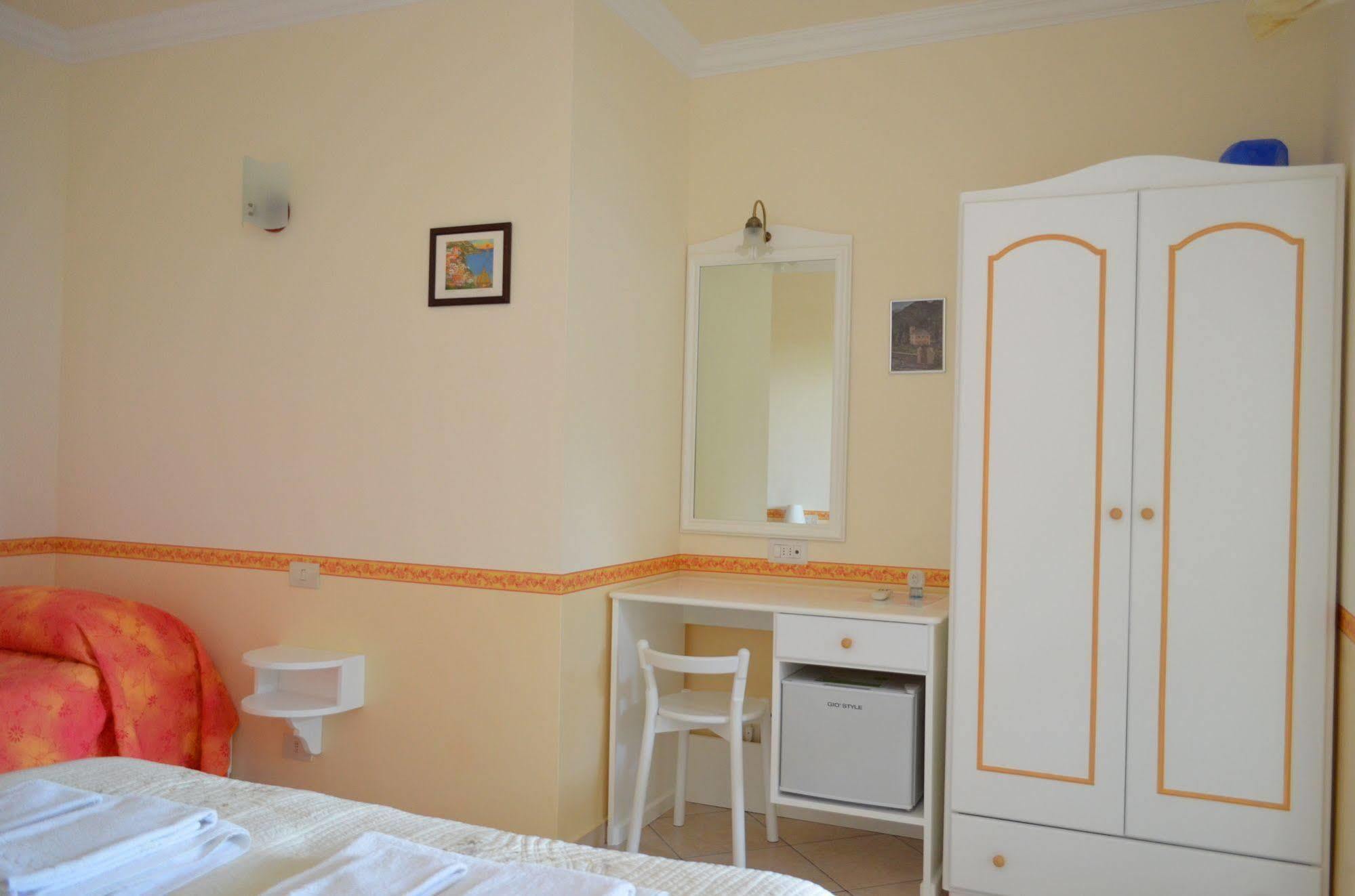 Le Ginestre Di Capri Bb & Holiday House อนากาปรี ภายนอก รูปภาพ