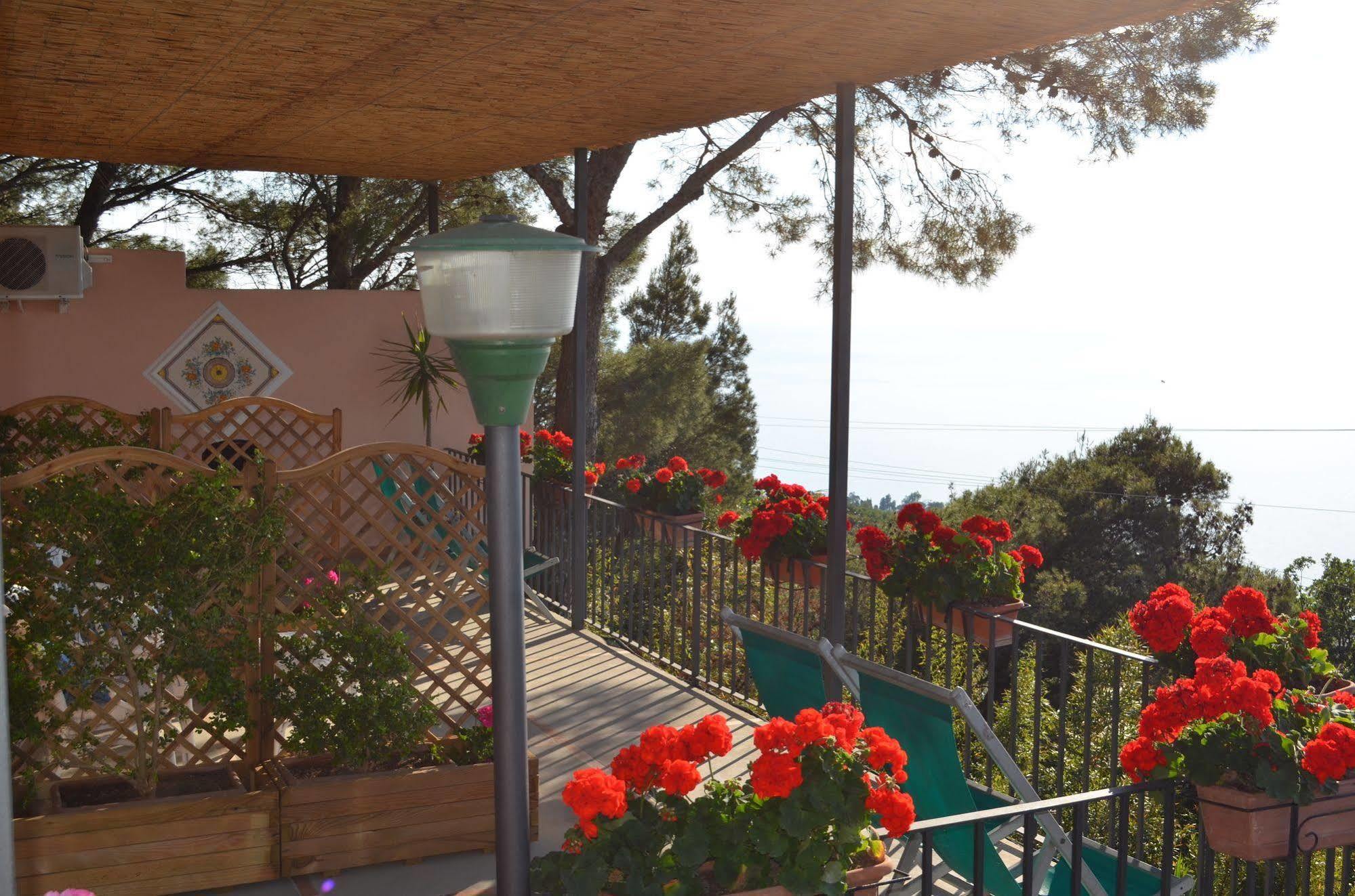 Le Ginestre Di Capri Bb & Holiday House อนากาปรี ภายนอก รูปภาพ